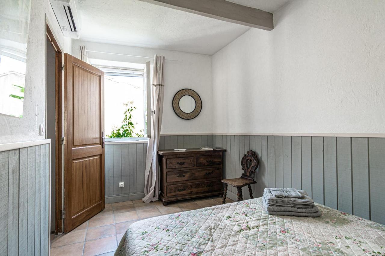 Maison De Village Au Coeur De LʼIsle-sur-la-Sorgue Dış mekan fotoğraf