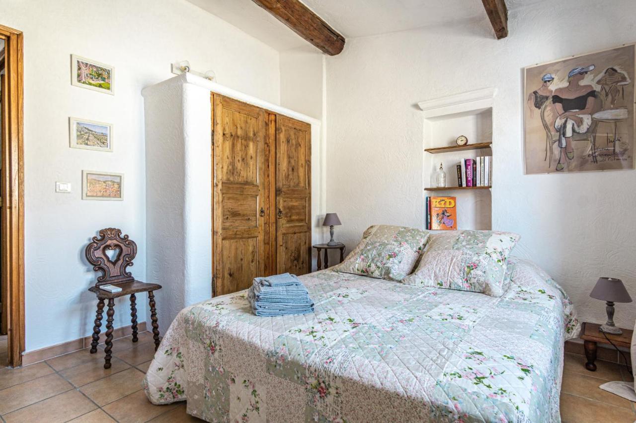 Maison De Village Au Coeur De LʼIsle-sur-la-Sorgue Dış mekan fotoğraf