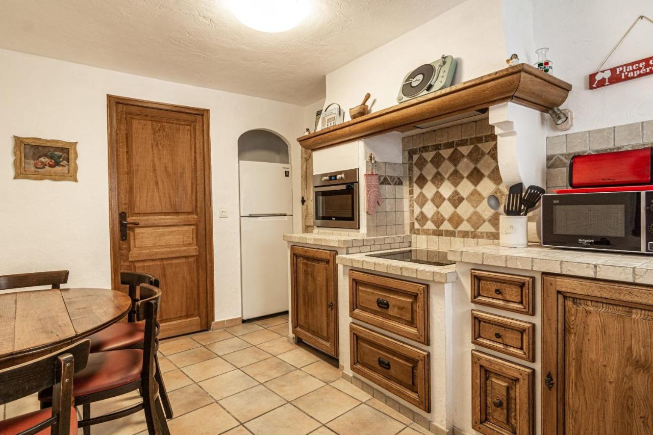 Maison De Village Au Coeur De LʼIsle-sur-la-Sorgue Dış mekan fotoğraf