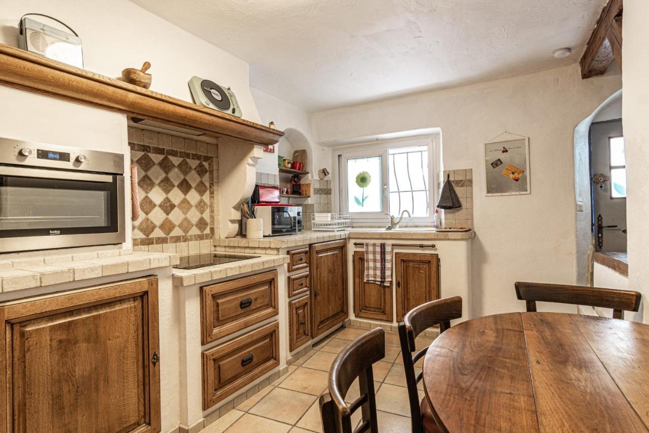 Maison De Village Au Coeur De LʼIsle-sur-la-Sorgue Dış mekan fotoğraf